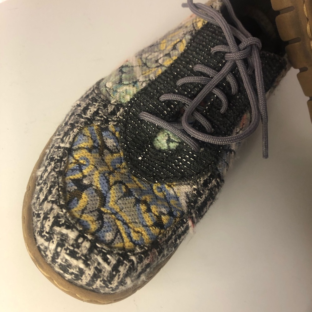 Shoes - Picture 3 of 5